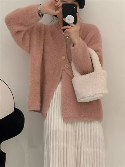 Cárdigan de punto de piel sintética de visón con cierre de botones inclinados