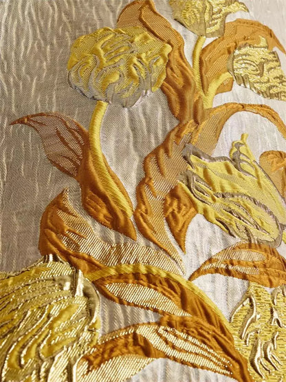 Elegante conjunto de dos piezas de chaleco jacquard dorado y pantalones anchos de estilo chino para mujer.