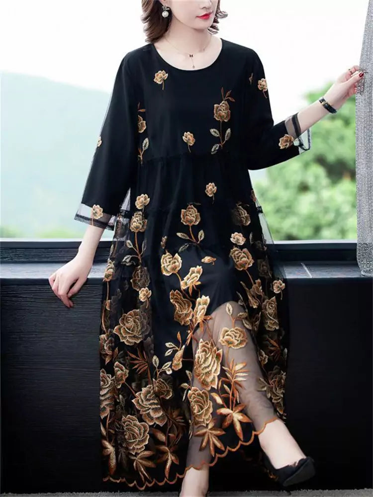 Elegant Lace Embroidered Tulle Dress with Delicate Floral Stitching
