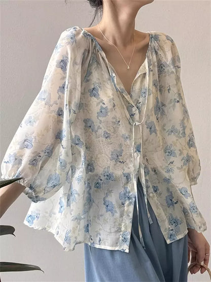 Französische Chiffonbluse mit V-Ausschnitt, Bindeband vorne und Blumenmuster für Damen – lockere Passform mit Dreiviertelärmeln