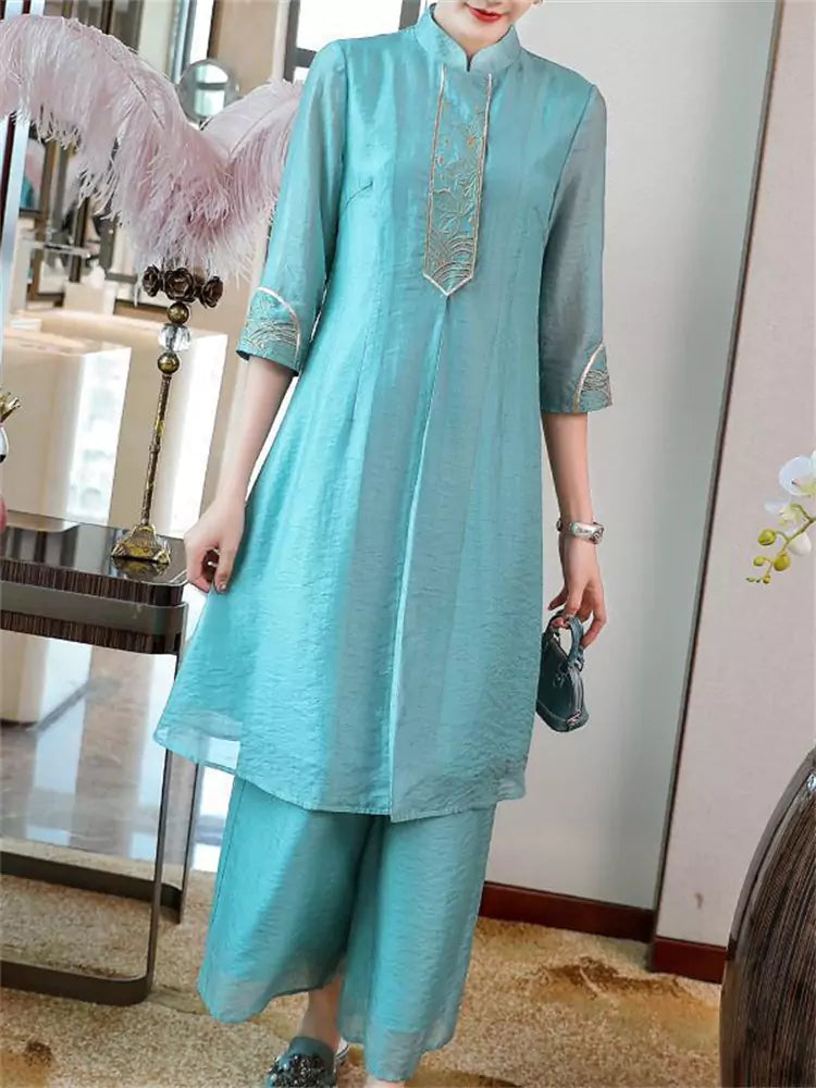 Conjunto de dos piezas de top largo con cuello alto bordado estilo chino vintage y pantalones anchos para mujer.