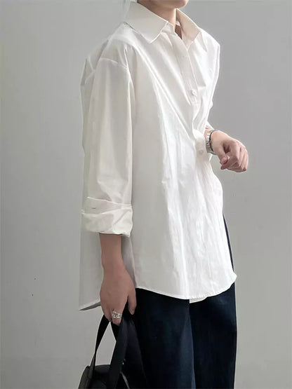 Leichtes, unregelmäßig geschnittenes, geknöpftes Midi-Hemd für Damen