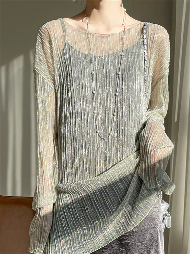 Locker geschnittene, halbtransparente Damenbluse zum Drunterziehen