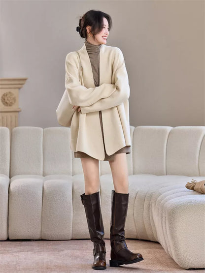 Elegante cárdigan largo de punto marrón para mujer