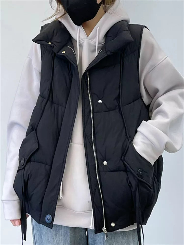 Locker geschnittene, wattierte Weste für Damen in Übergrößen