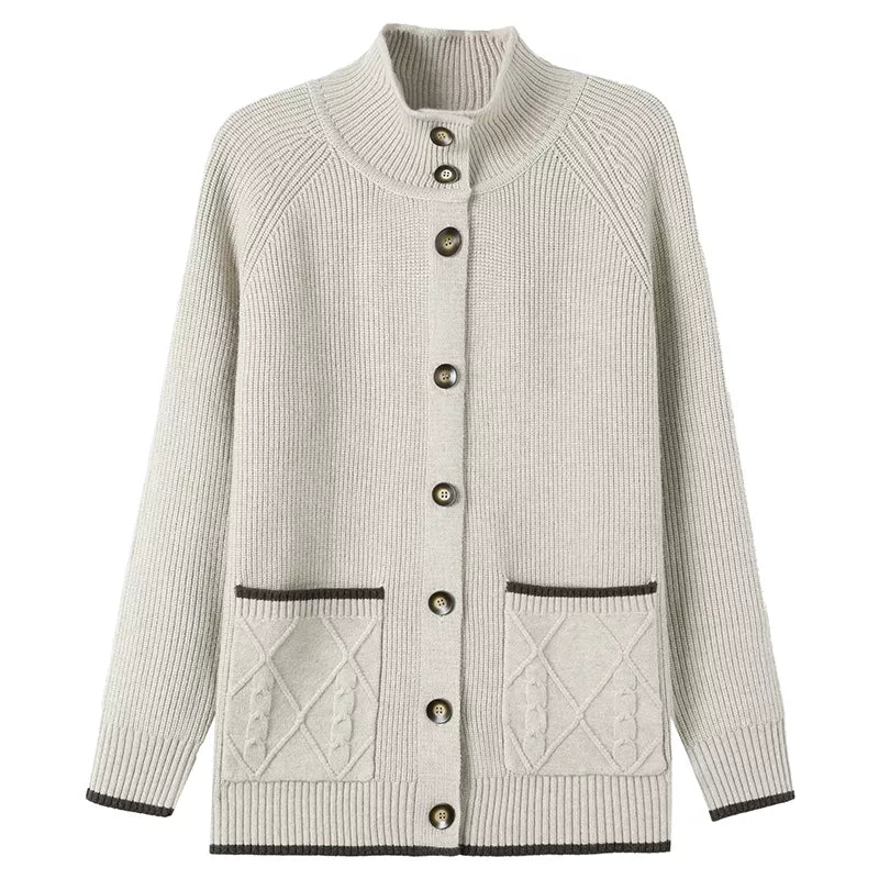 Cárdigan holgado de punto color camel con cuello alto y botones para mujer