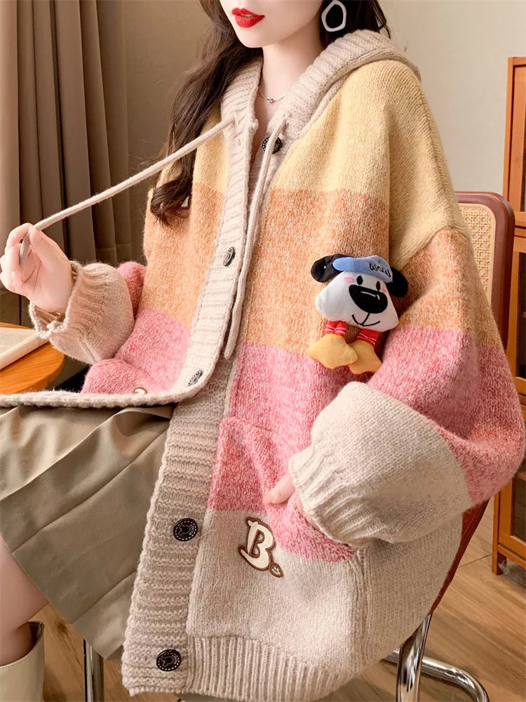 Cárdigan con capucha y bloques de color para mujer con un adorable perro de peluche - Abrigo de punto extragrande kawaii