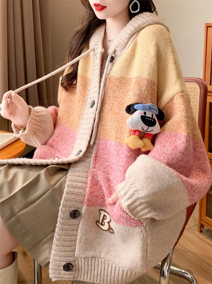Cárdigan con capucha y bloques de color para mujer con un adorable perro de peluche - Abrigo de punto extragrande kawaii