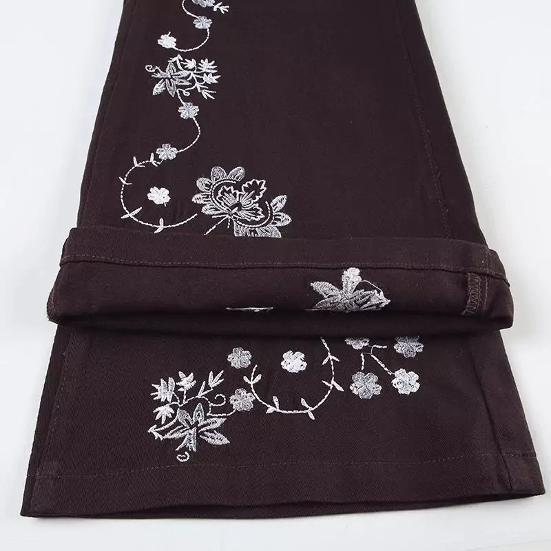 Vaqueros acampanados con bordados vintage para mujer