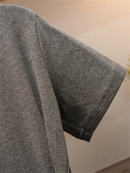 Elegantes, figurbetontes kleines Schwarzes im französischen Stil mit asymmetrischem V-Ausschnitt für Damen