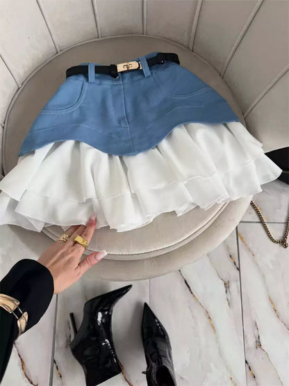 Schicker, hochtaillierter A-Linien-Minirock mit Rüschen und mehreren Lagen