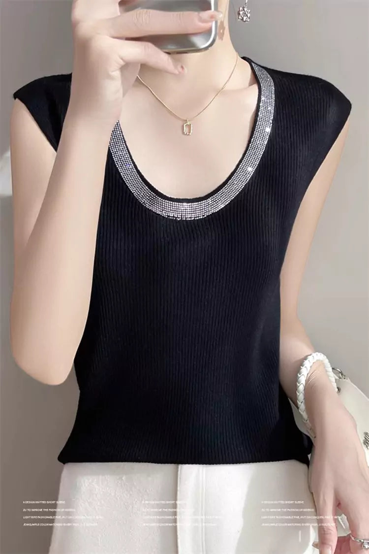 Elegante camiseta de tirantes de punto con escote redondo bajo y adornos de diamantes de imitación color café para mujer