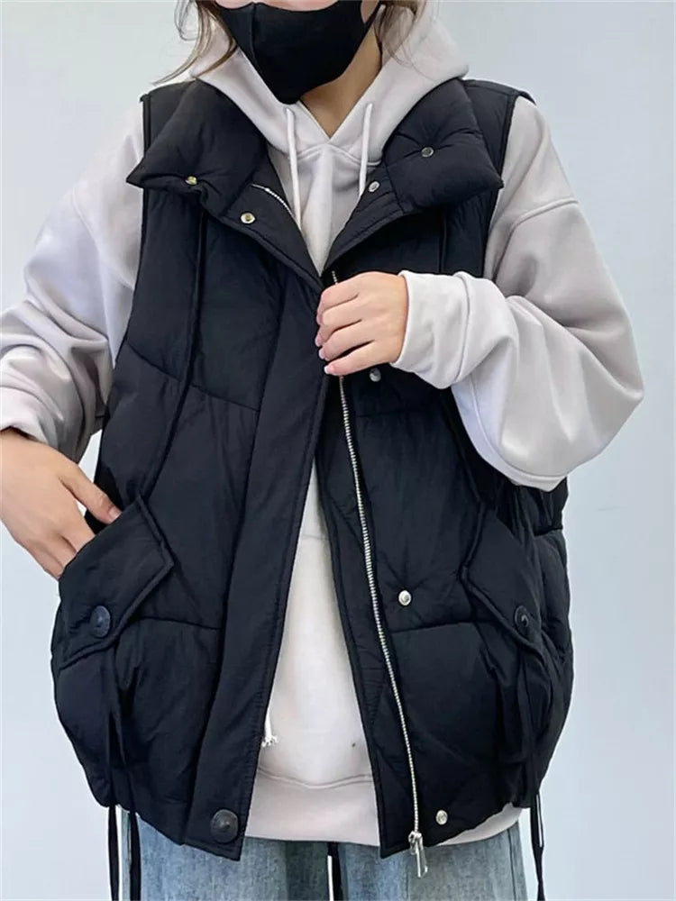 Locker geschnittene, wattierte Weste für Damen in Übergrößen