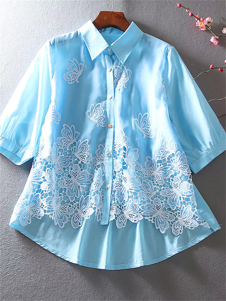 Blusa de encaje bordado con volantes en el bajo y mangas cortas