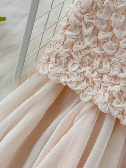 Französisches schulterfreies, asymmetrisches Chiffon-Top mit Rüschen und Puffärmeln