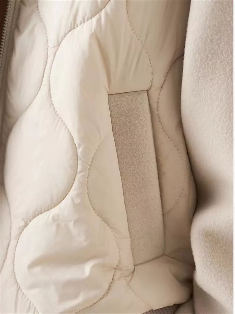 Khakifarbene Steppjacke mit Reißverschluss und Kapuze für Damen 