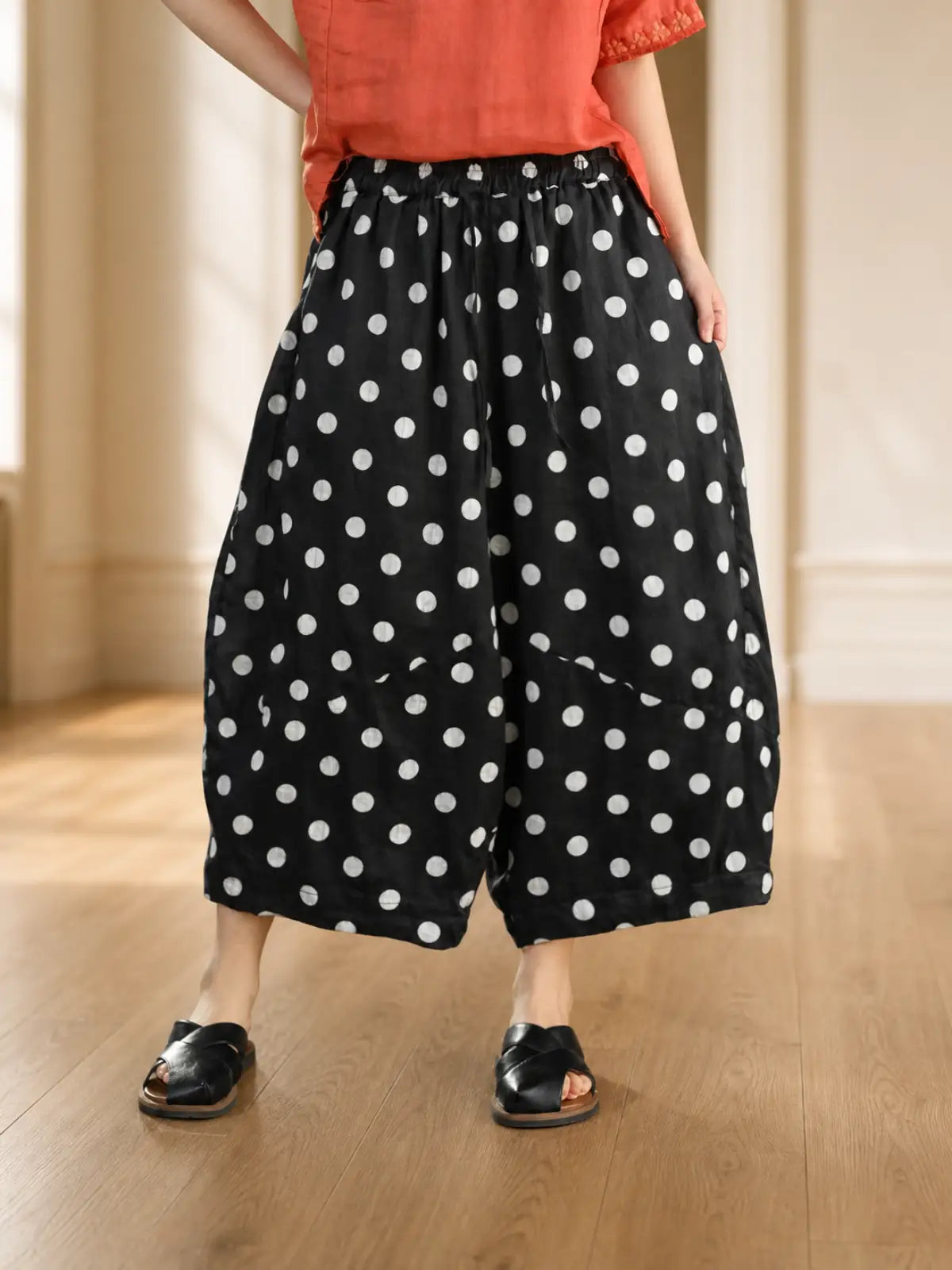 100% Ramie Balloon-Leg Cropped Pants with Polka Dots - detail view