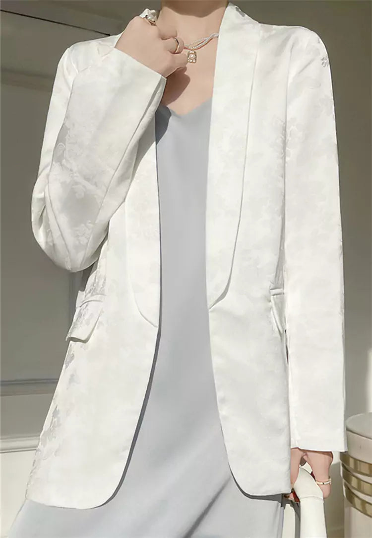 Eleganter, schicker weißer Jacquard-Blazer mit schlankmachender Wirkung und orientalischem Flair