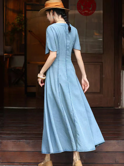 Vintage-Kleid aus hell gewaschenem, besticktem Denim mit V-Ausschnitt und A-Linien-Schnitt für Damen