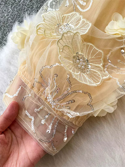 Transparente, perlenbesetzte Paillettenbluse im französischen Hofstil mit 3D-Blumenapplikationen für Damen