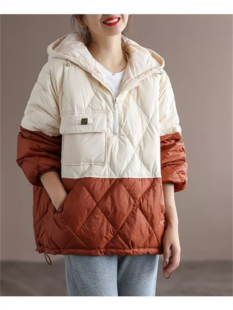 Locker geschnittene, graue Stepp-Daunenjacke mit Kapuze und Farbblockmuster für Damen