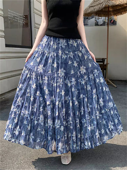 Eleganter, plissierter A-Linien-Rock mit floralem Muster und fließendem Fall