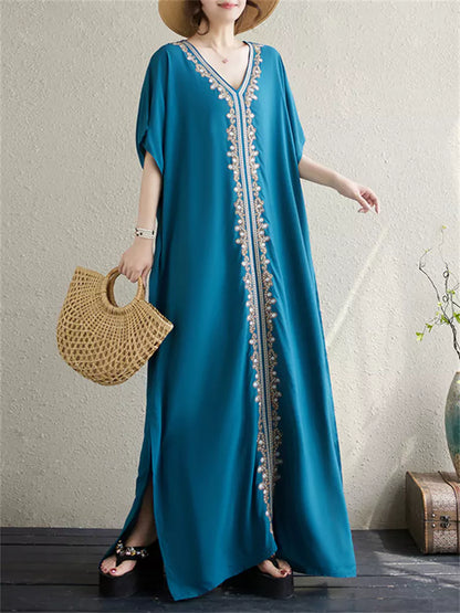Große Größe, aufwendig besticktes Maxikleid aus Viskose mit V-Ausschnitt und kurzen Ärmeln im Urlaubsstil