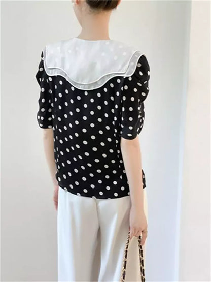 Trendige gepunktete Rüschenbluse mit V-Ausschnitt und Bindeband vorne für Damen