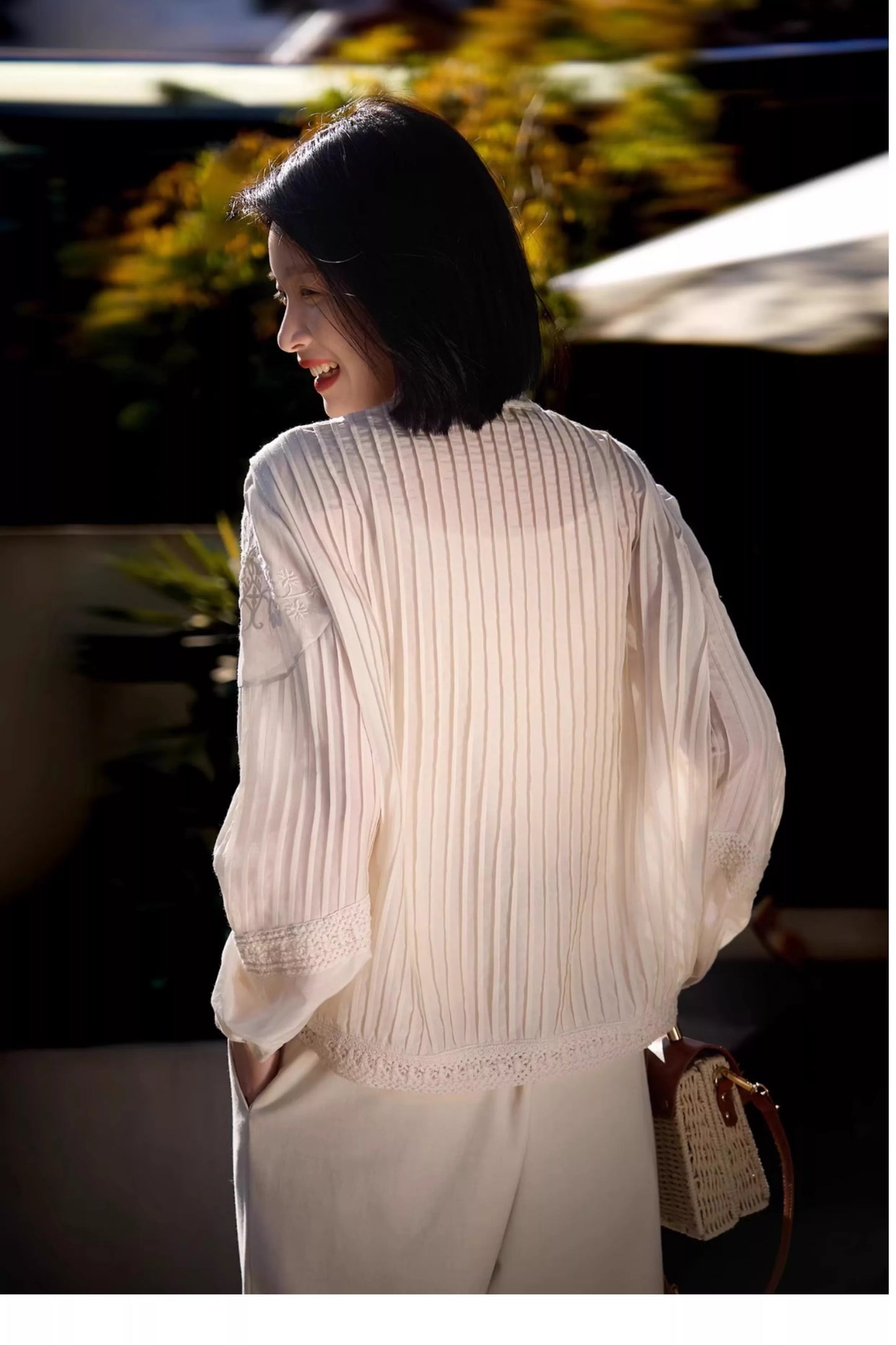 Locker geschnittene, bestickte Bluse im französischen Stil für Damen