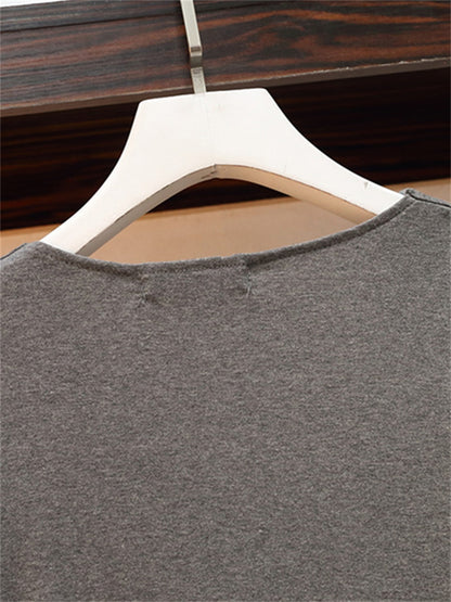 Elegantes, figurbetontes kleines Schwarzes im französischen Stil mit asymmetrischem V-Ausschnitt für Damen