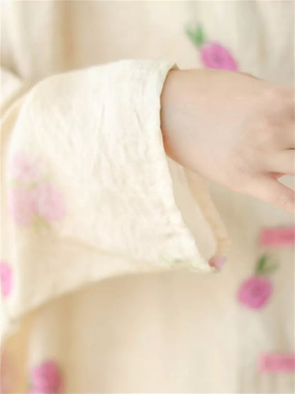 Lässige Leinenbluse im orientalischen Stil mit Stehkragen und Froschknöpfen