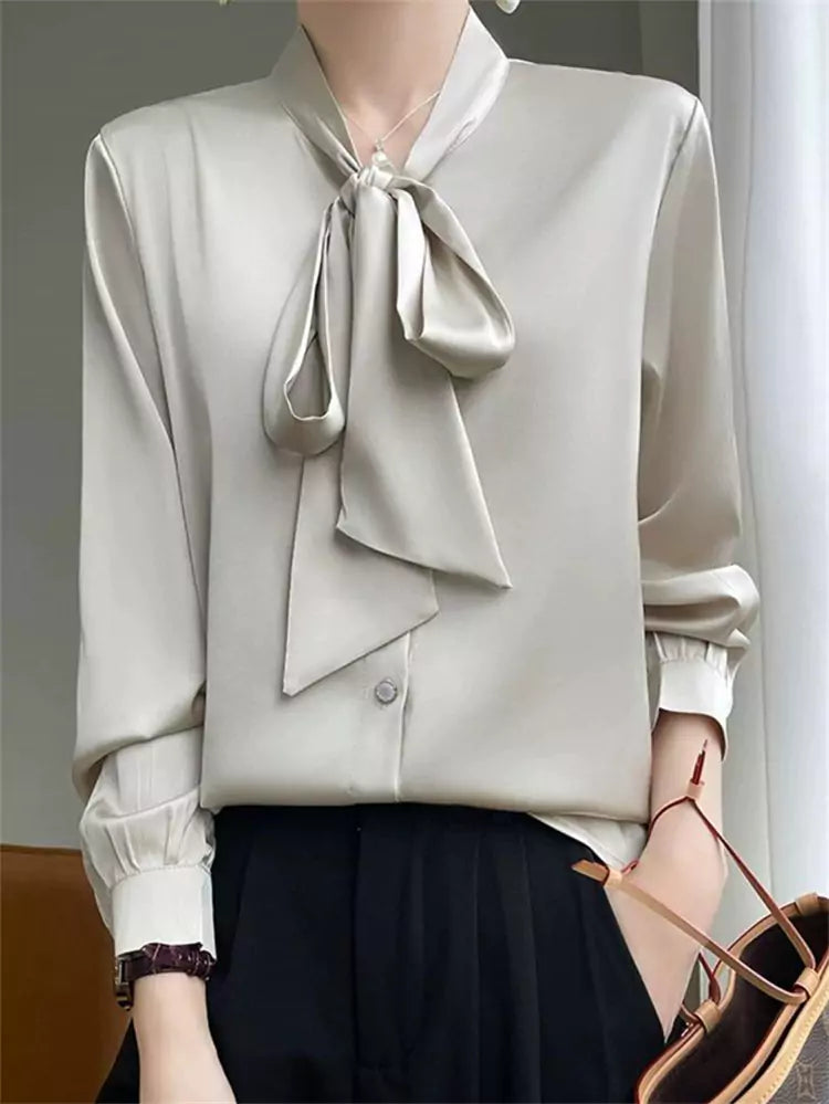 Gelbe Satinbluse mit Schleife für Damen – Sommerbluse aus Acetat mit elegantem Schaldetail