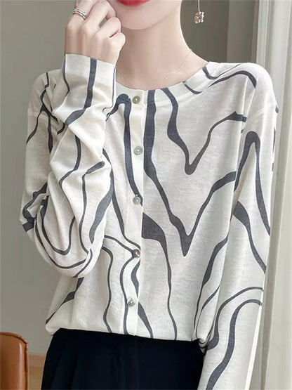 Leichte Strickjacke aus Wolle mit Rosenmuster