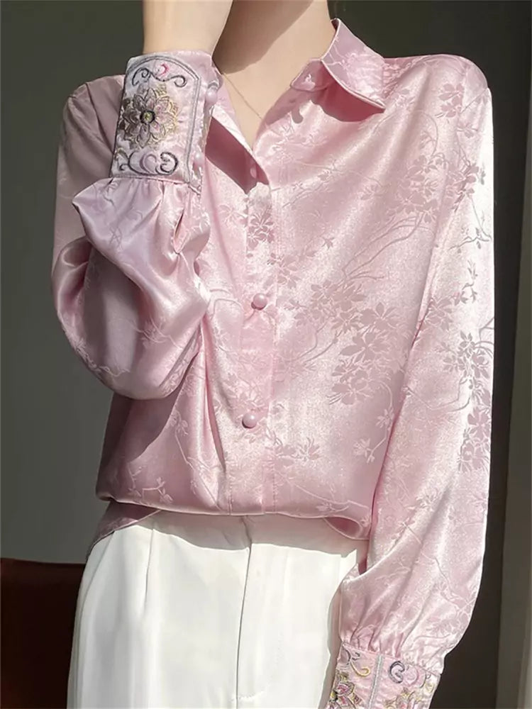 Vintage-Bluse aus rosafarbenem Jacquard-Stoff mit orientalischem Muster und Acetat-Satin-Finish