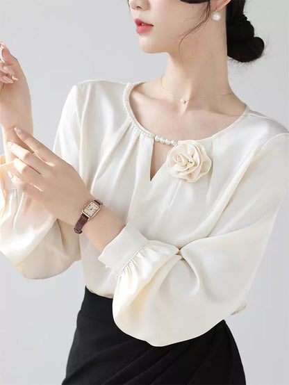 Französische Vintage-Bluse aus rosafarbenem Satin mit Perlenverzierungen