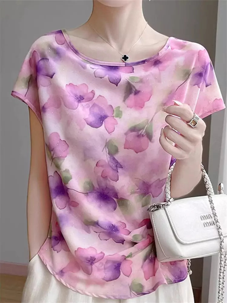 Elegante, rosafarbene Sommerbluse mit chinesischem Tuschemalerei-Print und kurzen Ärmeln