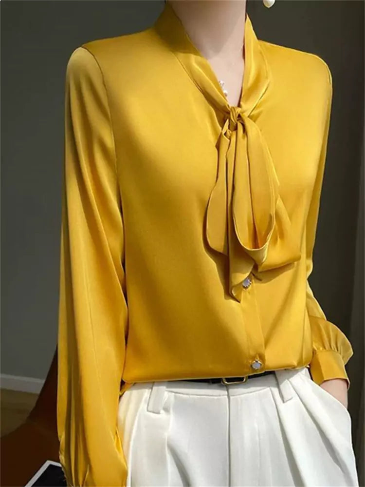 Gelbe Satinbluse mit Schleife für Damen – Sommerbluse aus Acetat mit elegantem Schaldetail