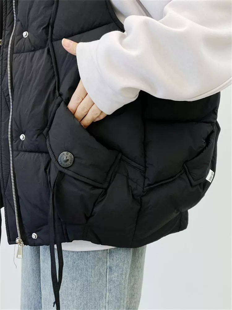 Locker geschnittene, wattierte Weste für Damen in Übergrößen