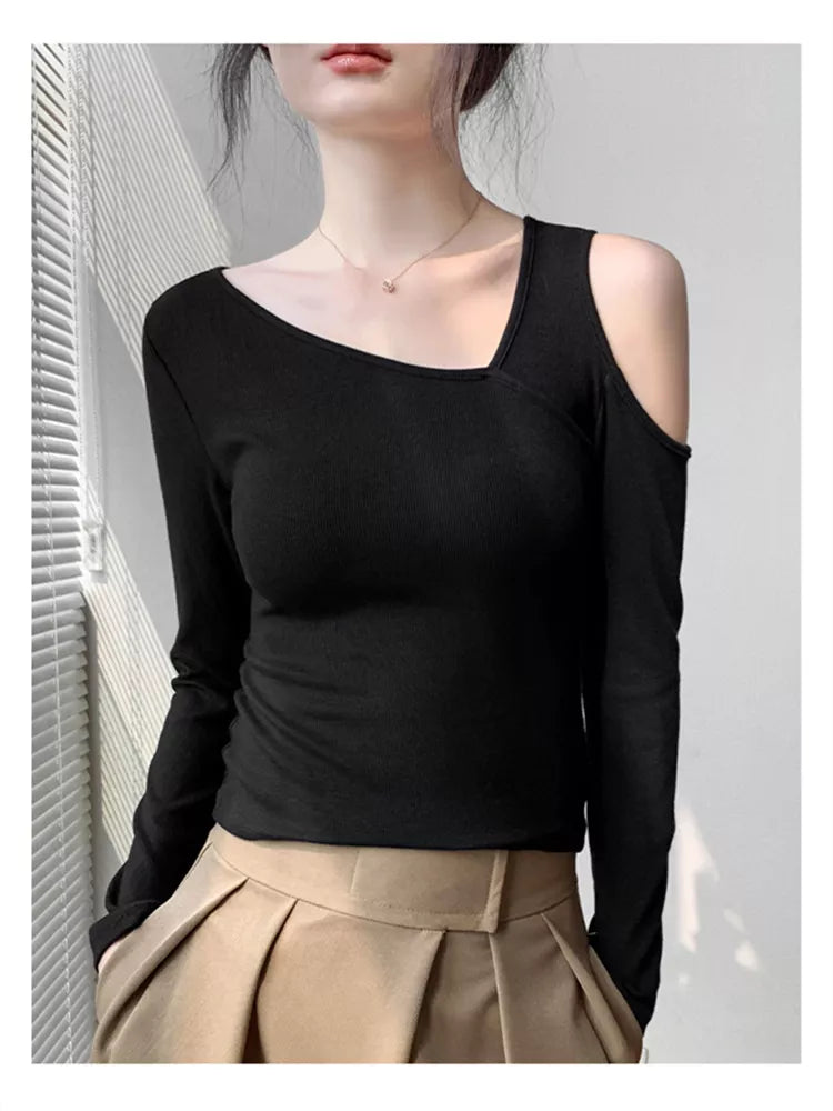 Schmal geschnittenes, schulterfreies Top mit stylischem Cut-Out-Detail