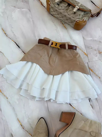 Schicker, hochtaillierter A-Linien-Minirock mit Rüschen und mehreren Lagen