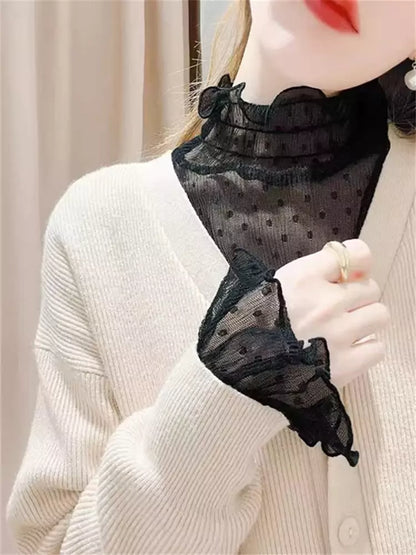 Sexy, transparentes Mesh-Top mit hohem Kragen und Spitzenbesatz