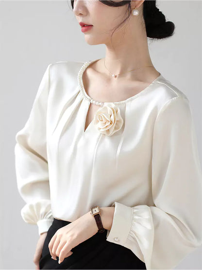 Französische Vintage-Bluse aus rosafarbenem Satin mit Perlenverzierungen