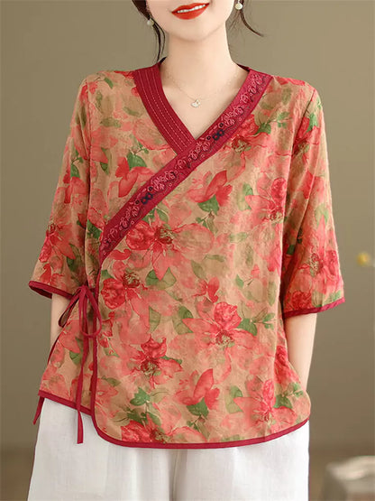 Vintage-Bluse mit blauem Blumenmuster, seitlichem Verschluss und asymmetrischem Kragen