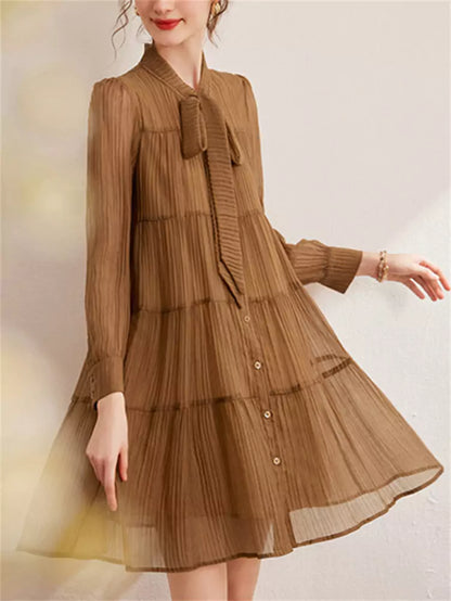 Elegantes, strukturiertes Midikleid mit langen Ärmeln und Schleife für Damen