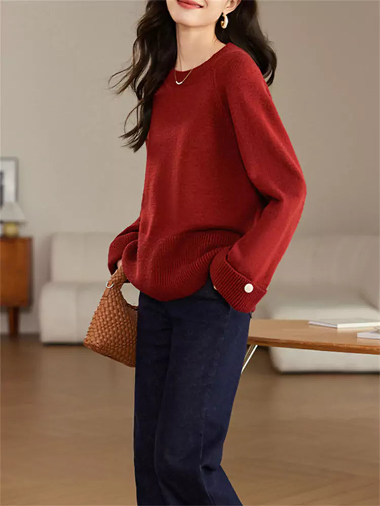 Mühelos eleganter, lockerer roter Strickpullover