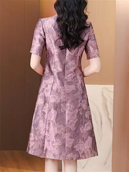 Modernes chinesisches Qipao-Kleid im Jacquard-Stil mit Stehkragen und taillierter Passform