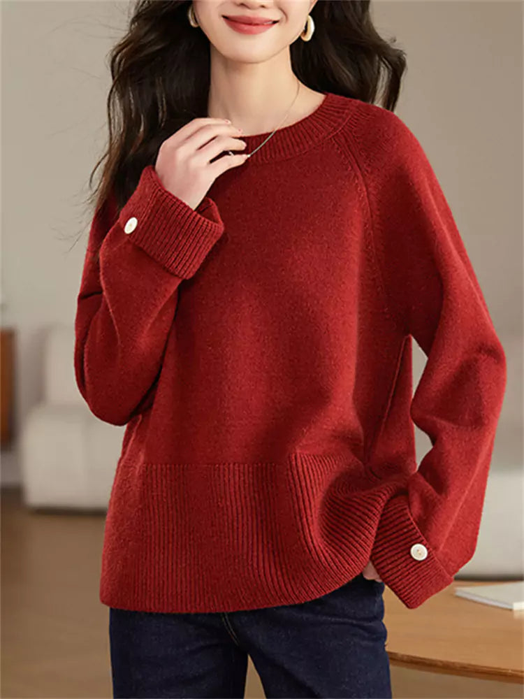 Mühelos eleganter, lockerer roter Strickpullover