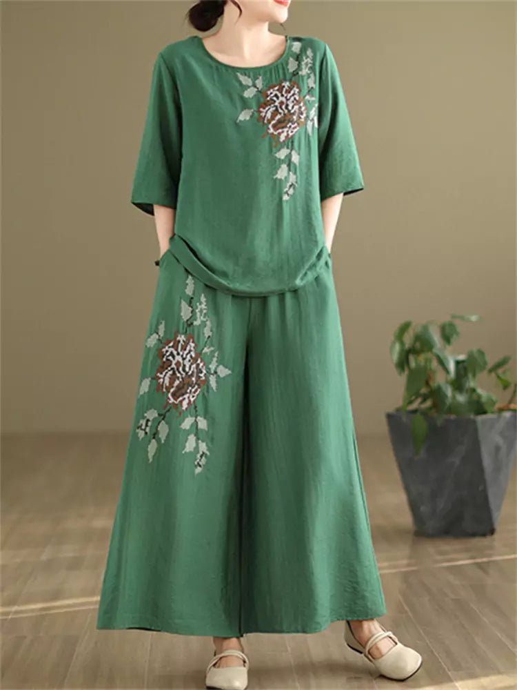 Vintage-Zweiteiler aus besticktem Baumwoll-Leinen-Mix für Damen: Lockere Bluse und weite Hose.
