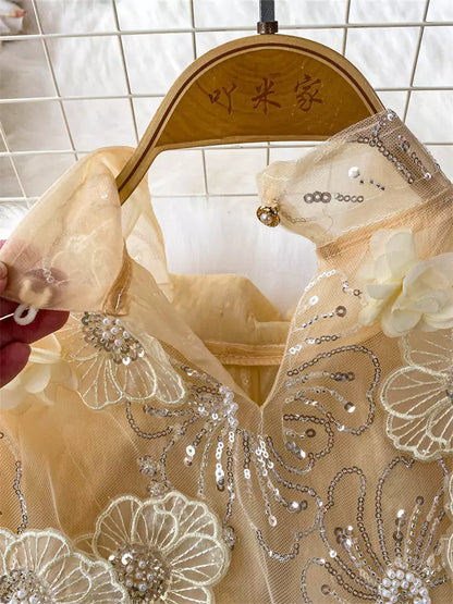 Transparente, perlenbesetzte Paillettenbluse im französischen Hofstil mit 3D-Blumenapplikationen für Damen