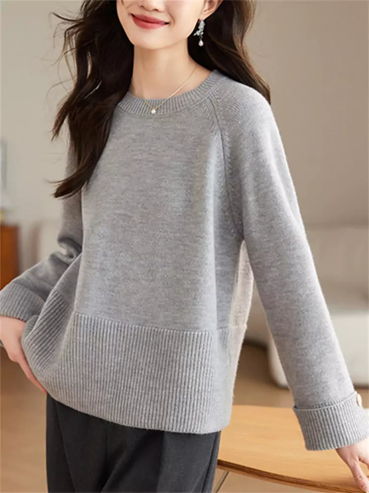 Mühelos eleganter, lockerer roter Strickpullover